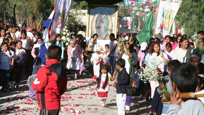 11. Guadalupská procesia v Santa Clare Huitziltepec. Súčasťou osláv v tejto dedine je aj Púť s fakľou - 2010.jpg