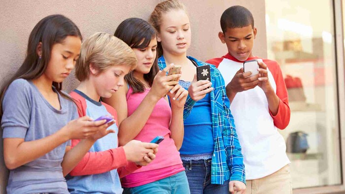 Španielsko pravdepodobne zakáže mobily na školách 
