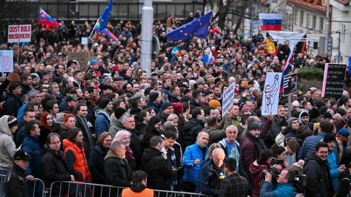 Unverminderter Protest gegen slowakische Regierung – diesmal vor dem Parlament