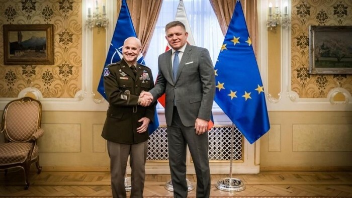 Regierungschef sprach mit NATO-Befehlshaber in Europa