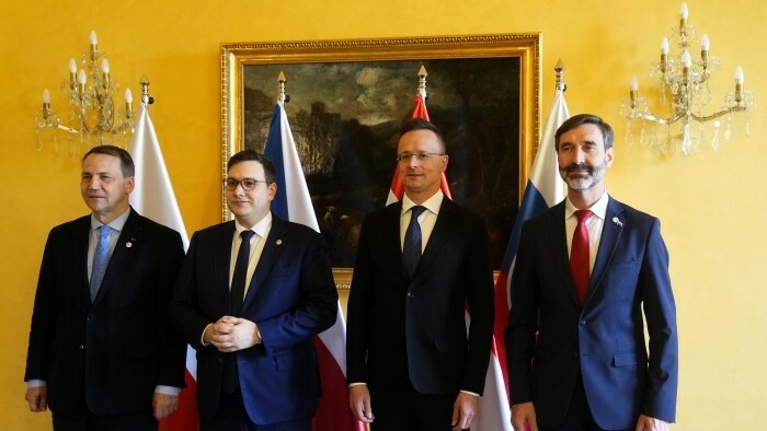 Eslovaquia no se sumará a la iniciativa checa para suministrar más munición a Kiev