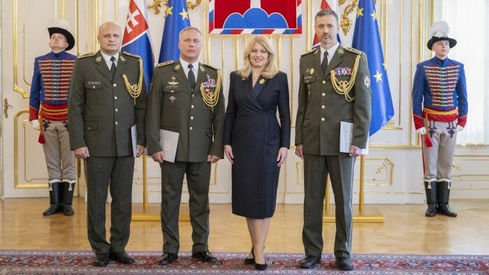 Президент З. Чапутова вручила генеральские звания военнослужащим