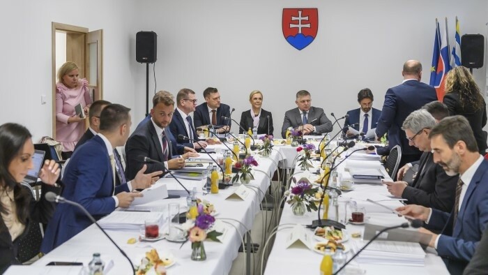 El gobierno prosigue su reunión en Dolná Krupá