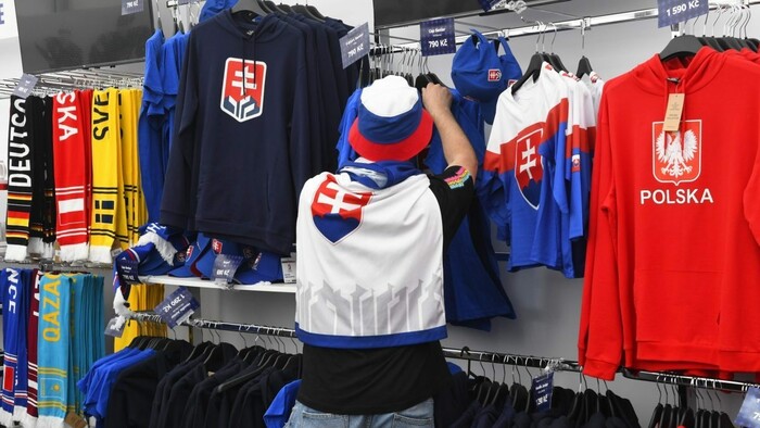 Slováci v Ostrave vypredali nielen vstupenky, ale aj fanshop. Dresy národného tímu už nie sú
