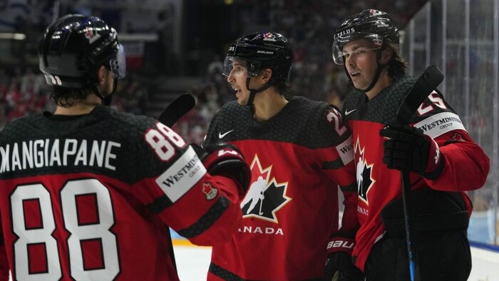 Šláger medzi Kanadou a Fínskom priniesol atraktívny hokej: Javorové listy ostávajú na turnaji nezdolané
