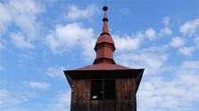 Na snímke národná kulúrna pamiatka - zvonica s najväčším zvonom vo Vranovskom okrese v meste Hanušovce nad Topľou_TASR.jpg