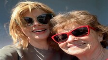 Soňa Mullerová s maminou usmiate na spoločnej fotke