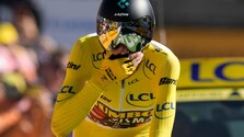 Jonas Vingegaard v žltom drese na Tour de France 2022.jpg