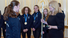 Na snímke vľavo slovenská reprezentantka v hokeji do 16 rokov Nela Lopušanová počas prijatia prezidentkou SR Zuzanou Čaputovou_T