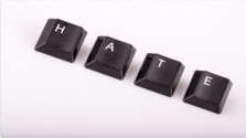 K veci: Boj proti nenávisti na internete