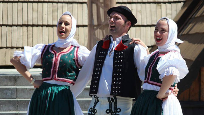 tanec kanada vychodna folklor_Vychodna Slovak Dancers 2.jpg