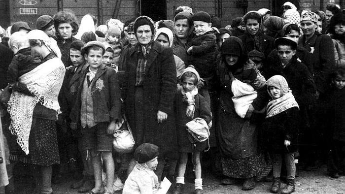 holocaust holokaust Zidia transport Auschwitz Osviencim_Wikimedia.org_Bundesarchiv.jpg