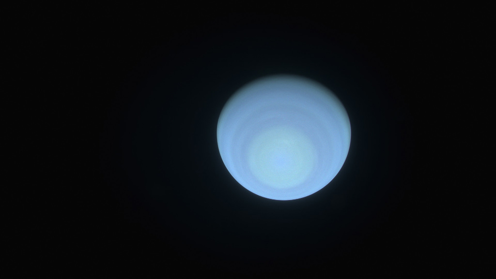 Planéta Neptún svieti namodro