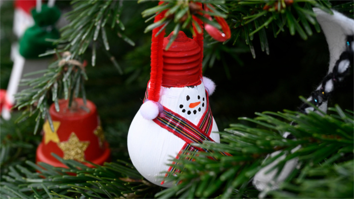 Vianoce advent stromčeky vianočné zdobenie_TASR.jpg