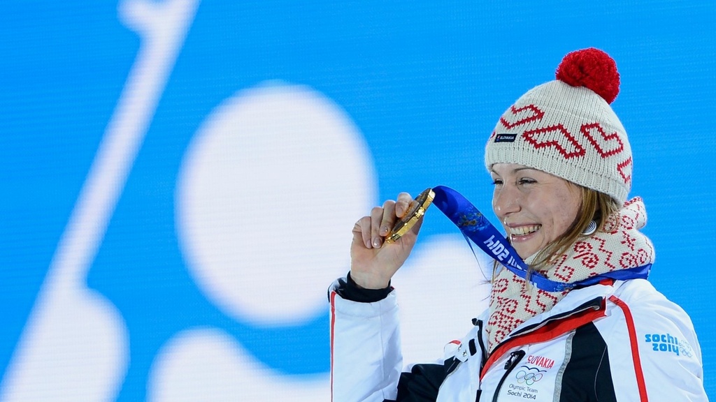 Anastasia Kuzminová so striebornou medailou na ZOH 2014.jpg