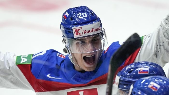 Juraj Slafkovský sa teší na draft NHL.