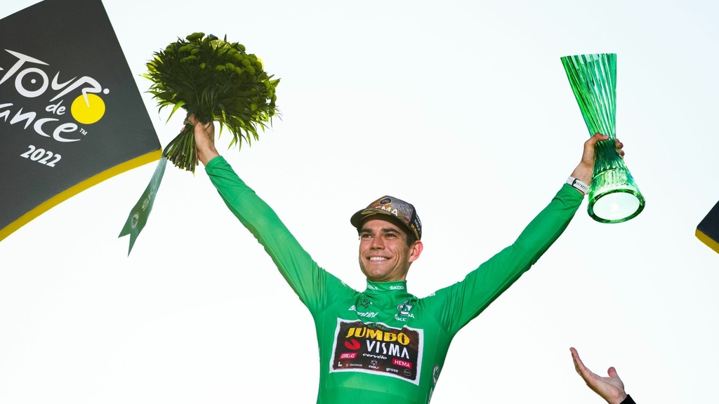 Wout van Aert v zelenom drese na Tour de France 2022.jpg