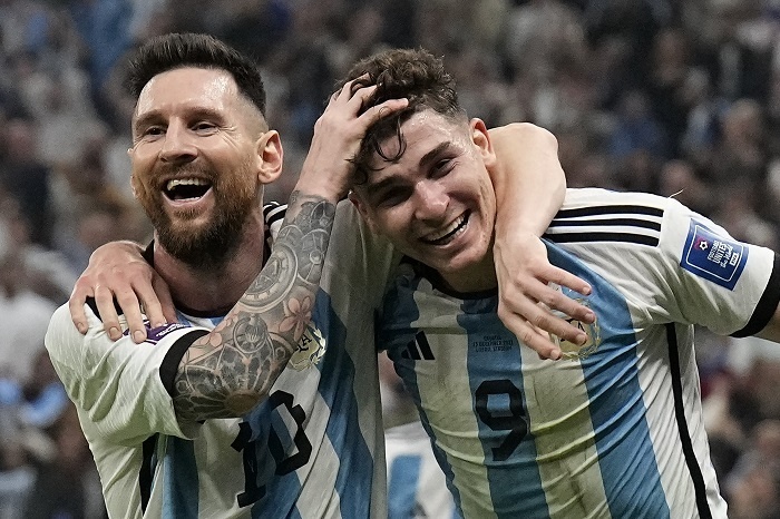 Radosť Messiho a Alvareza po postupe do finále