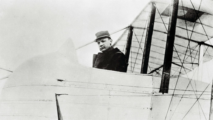 Dr. Milan Rastislav Štefánik v lietadle na francúzskom fronte v roku 1915_TASR.jpg